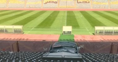 تحسين أرضية استاد برج العرب استعدادًا لدوري 2025.. صور حصرية
